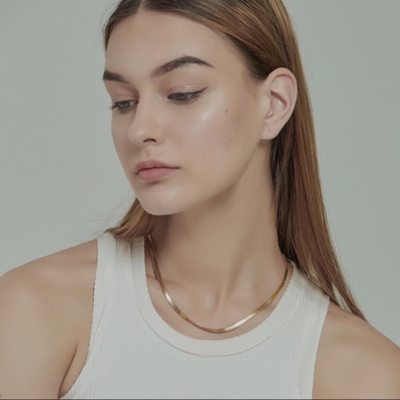 “Infatuation” Snake Chain Minimal Choker Necklace - Picture 12 of 13